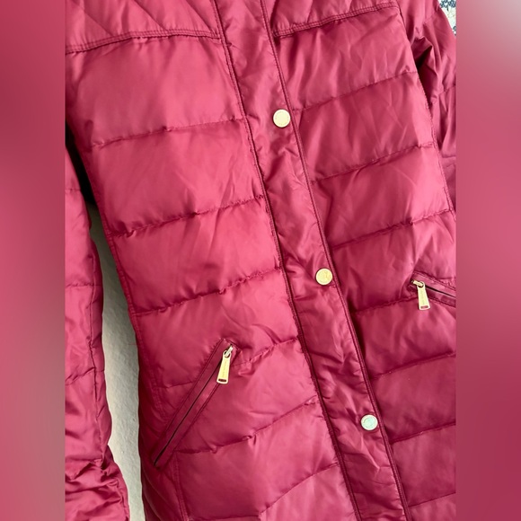 MK down parka very stylish and functional for colder weather - Picture 6 of 10